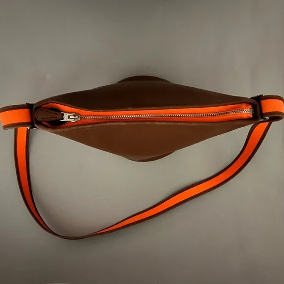 Coach Bucket Bag in Brown - Picture 4 of 9